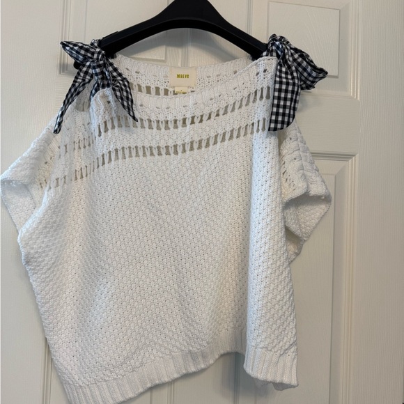 Anthropologie Sweaters - Anthropologie White Knit Top with Black Gingham Bows